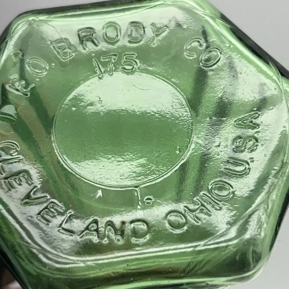 Vintage/Retro E.O. Brody Co. Cleveland-Emerald Green-Ribbed/Fluted Bud Vase  6